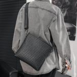 Sac à bandoulière en similicuir tissé noir, vintage – Image 2