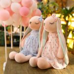 Peluche lapin à longues oreilles avec robe, 35 à 55 cm