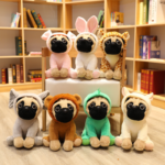 Peluche chien Carlin mignon en pyjama, 20 cm – Image 2