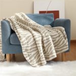 Couverture tricotée à rayures zébrées, douce et confortable, 130x170 cm – Image 2