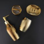 Ensemble d’accessoires de salle de bains en céramique dorée, 4 pièces – Image 4