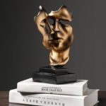 Sculpture en résine, double masque, le silence est doré, décoration – Image 3