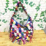 Sac à bandoulière en cuir, Patchwork, pompon, multicolore – Image 3