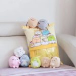 Lot de 8 peluches de petits animaux avec oreiller pour rangement, Sumikko Gurashi, kawaii, 40 x 50 cm – Image 6