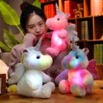 Peluche de licorne colorée et lumineuse, douce, 25 cm – Image 3