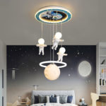Plafonnier LED pour chambre d’enfant, 50 cm, trois astronautes dans l'espace, contrôle via APP ou télécommande – Image 9