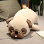 Peluche de chien Carlin couché, doux et confortable, de 50 à 90 cm – Image 3