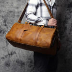 Sac de voyage en cuir de vachette, classique, à bandoulière – Image 4