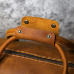 Sac de voyage en cuir de vachette, classique, à bandoulière – Image 6