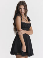 Robe mini en dentelle blanche, bretelles élégantes, dos nu – Image 6