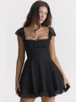 Robe mini en dentelle blanche, bretelles élégantes, dos nu – Image 3