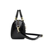 Sac à main et bandoulière en cuir verni, à motif de style crocodile – Image 6