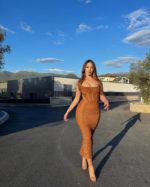 Robe longue froncée, corset élégant, bretelles spaghetti, dos nu, fermeture éclair – Image 5