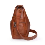 Sac à bandoulière en cuir, de grande capacité, style vintage, décontracté et pratique – Image 4